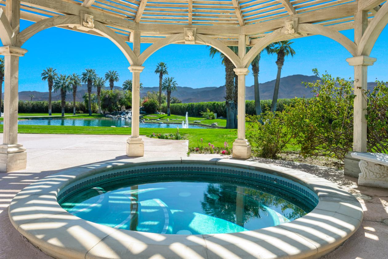Beautiful equestrian compound on 9.29 acres - photo 4