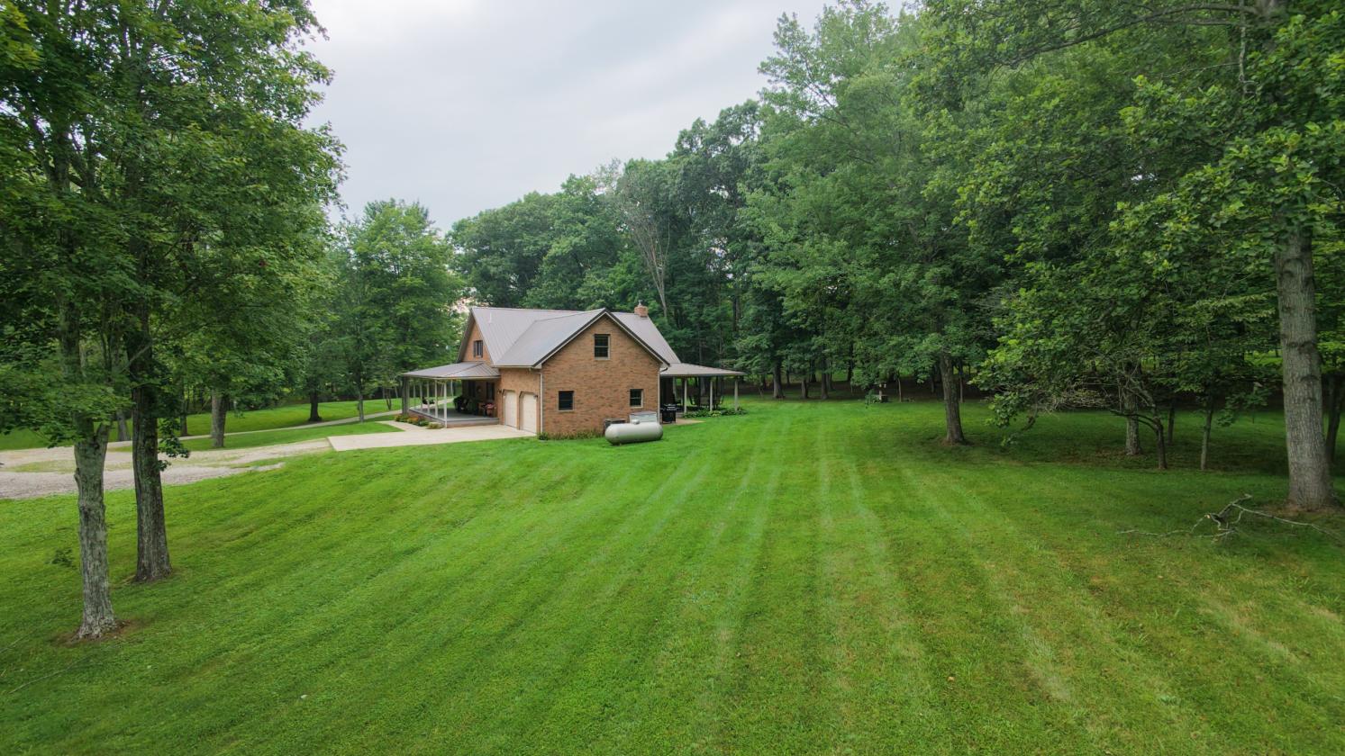 31 LEVEL ACRES w/HOME, BARN, 4 CAR GARAGE - photo 4