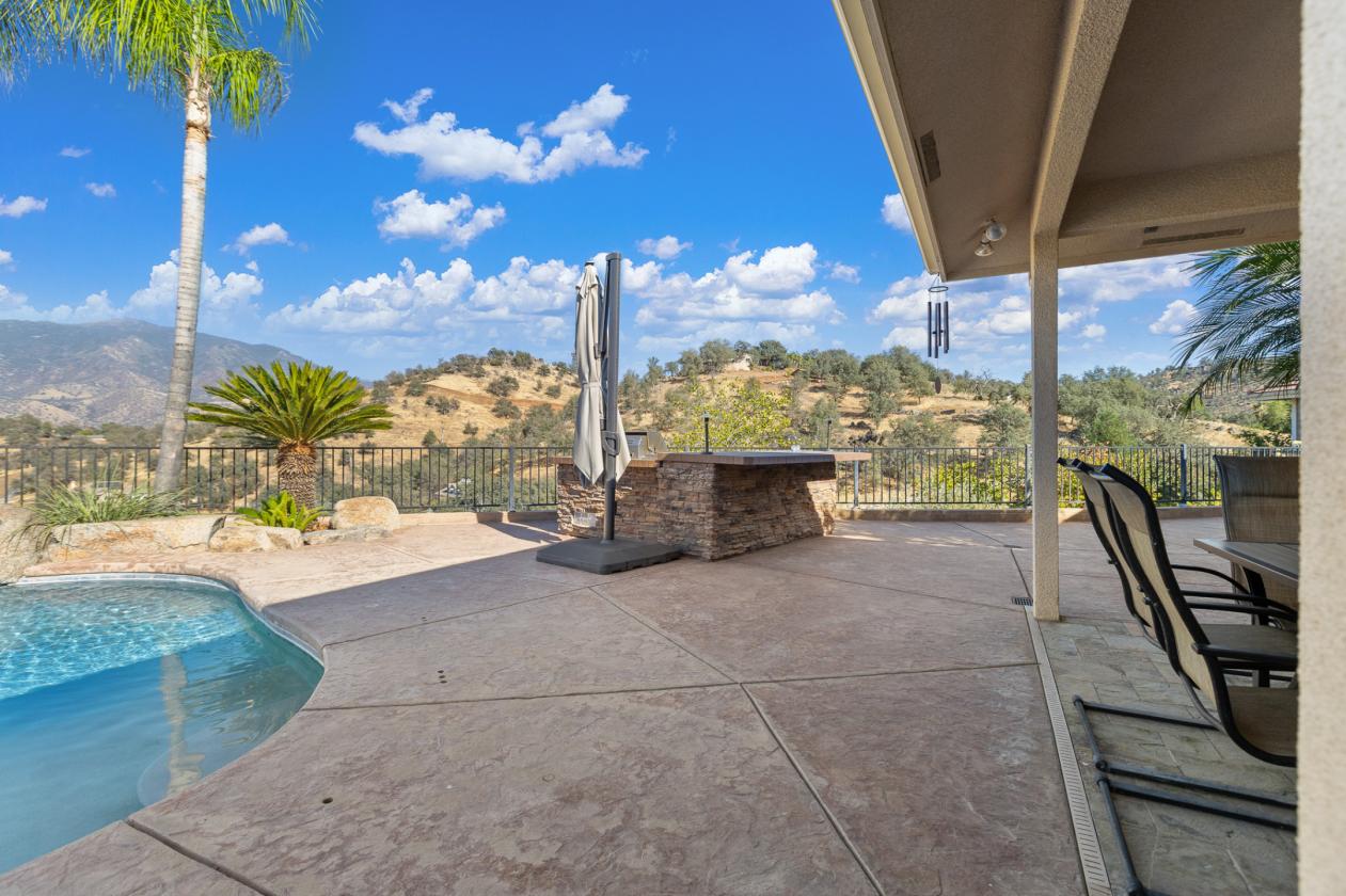 Horse property with gorgeous views! - photo 17