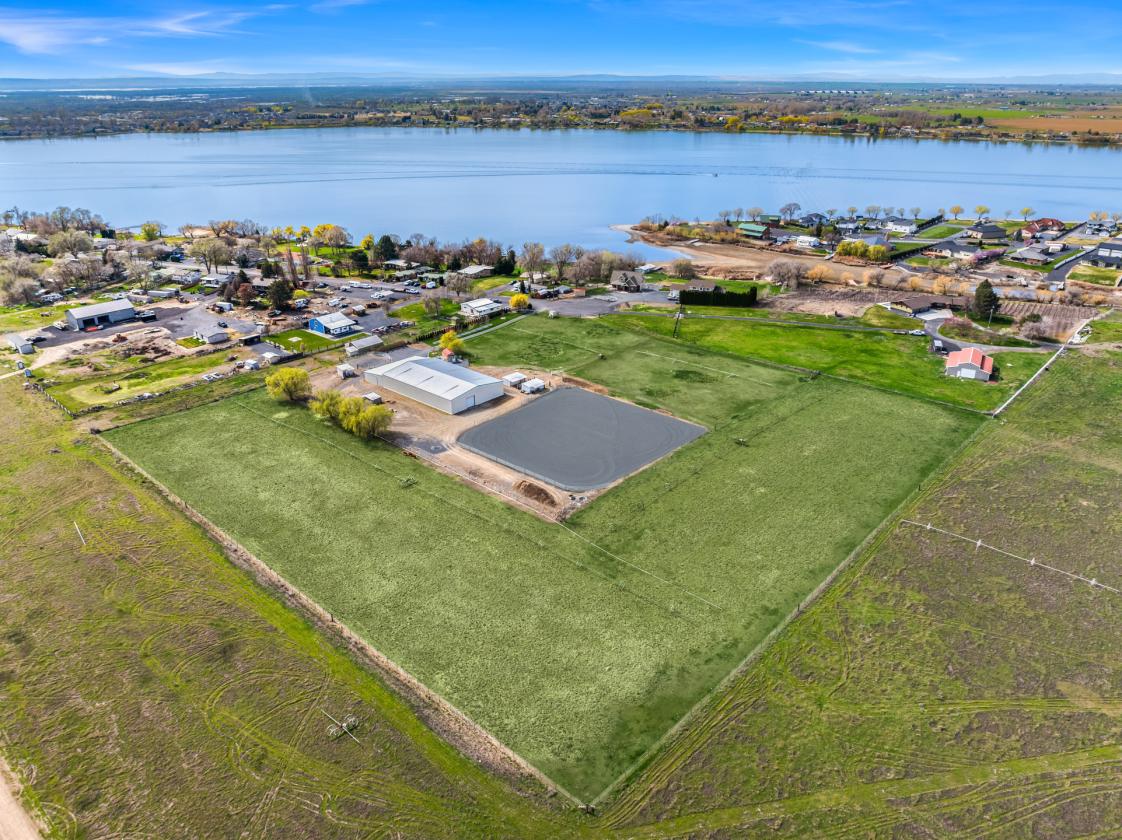 LAKEFRONT EQUESTRIAN ESTATE- TURNKEY, MULTI-USE - photo 26