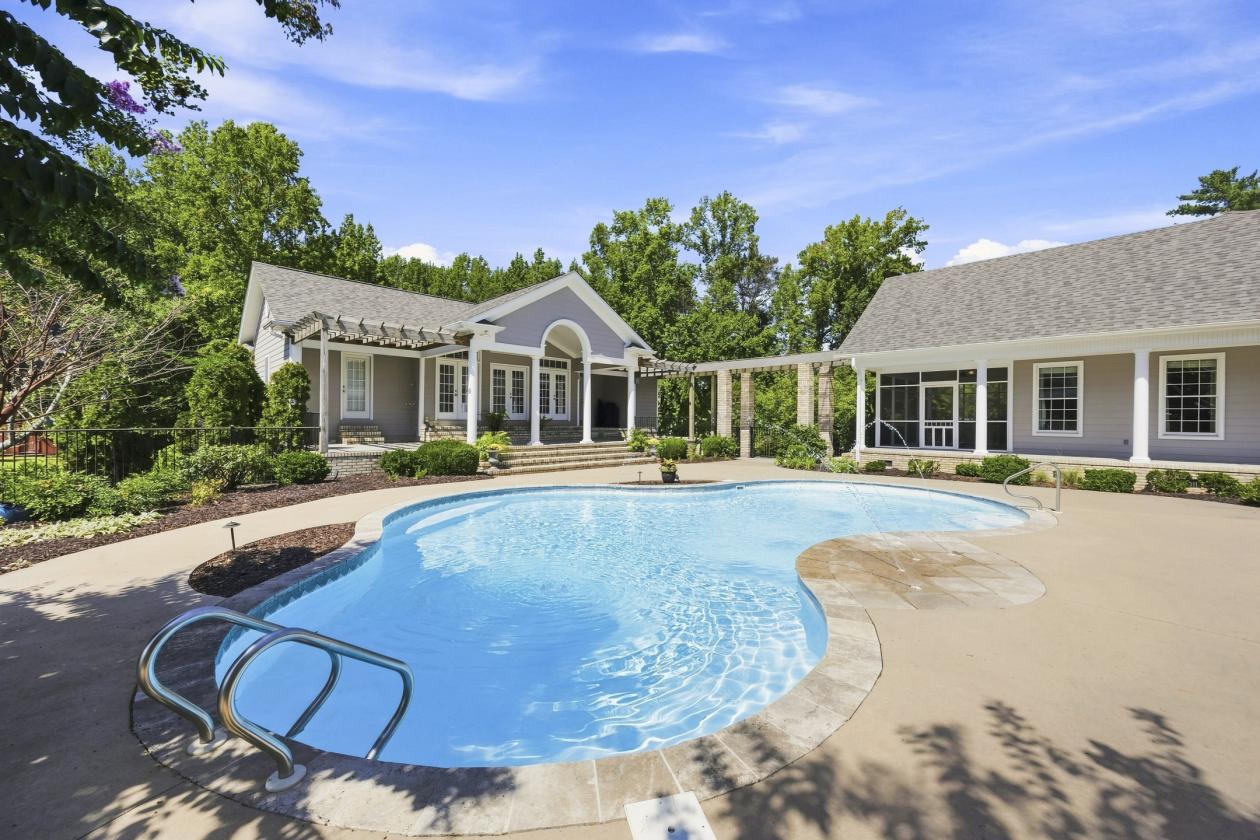 Meticulously Maintained Private Southern Estate - photo 28