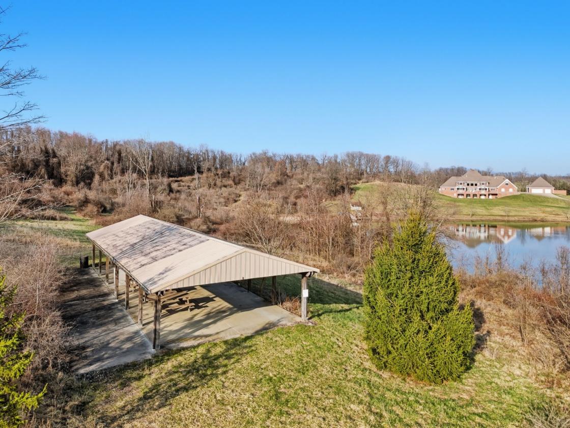 Private 31+ Acre Estate perfect for Horse Lovers - photo 4