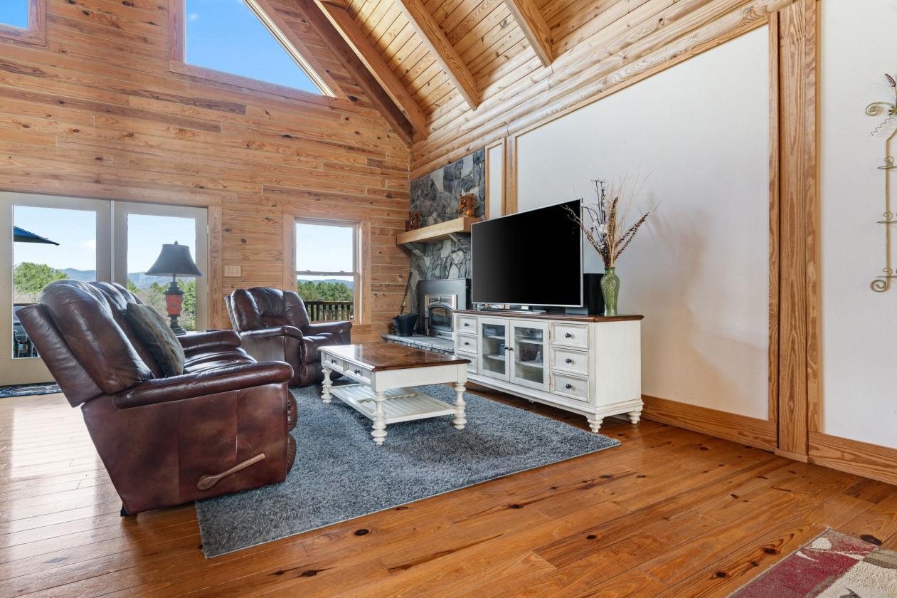 Modern log home and equestrian property with views - photo 14