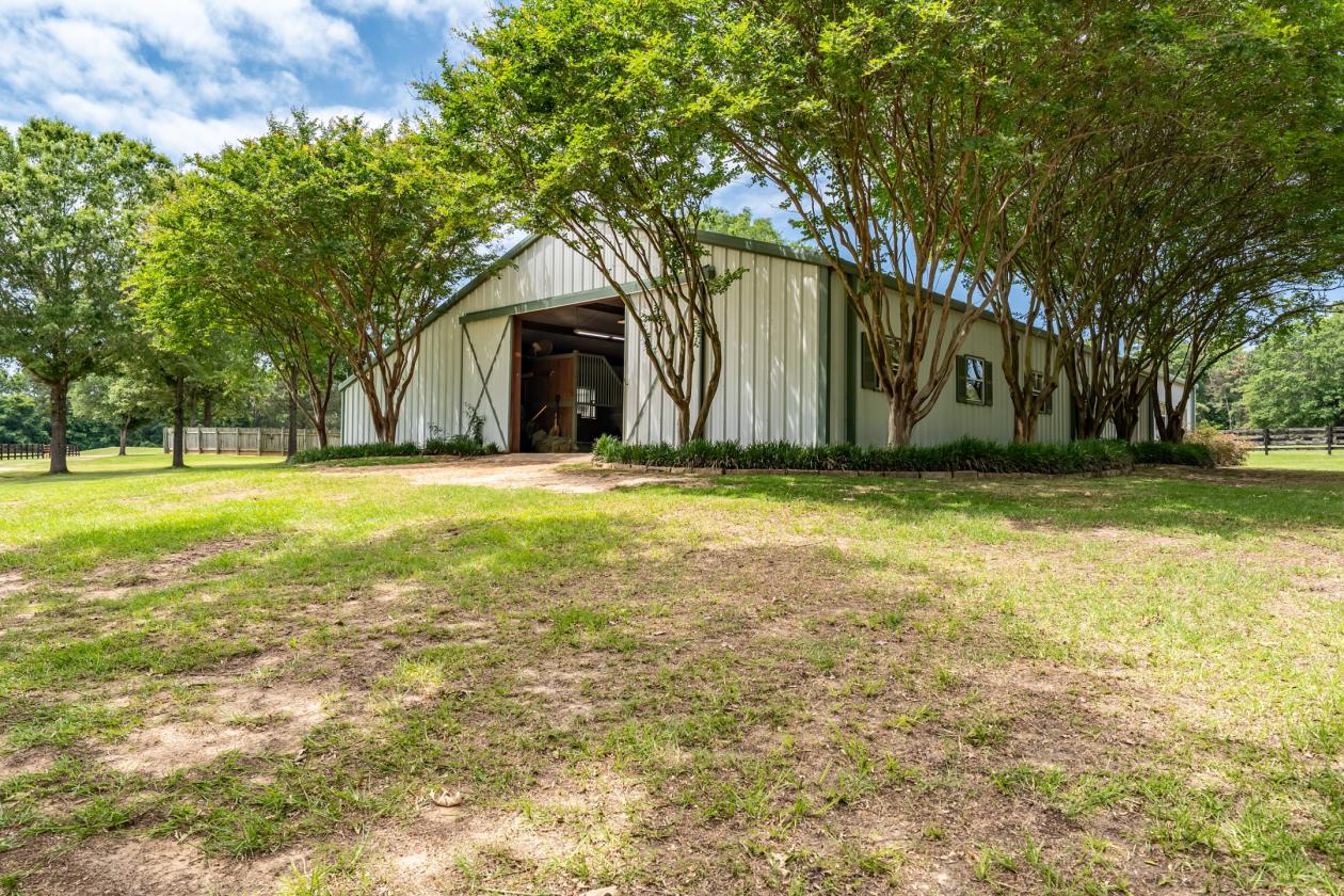 An Iconic Equestrian Estate - photo 24