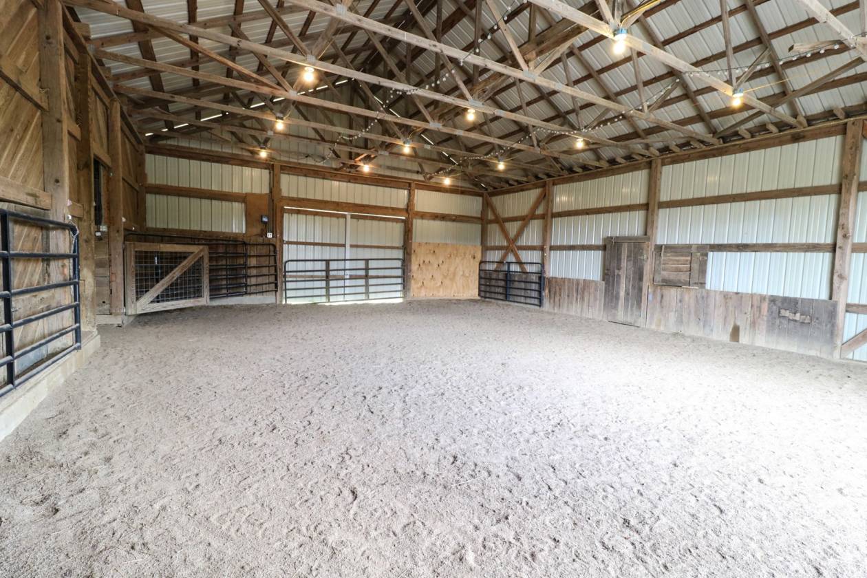 KENTUCKY HORSE FARM FOR SALE, WITH COUNTRY HOME & BARN in NANCY KY