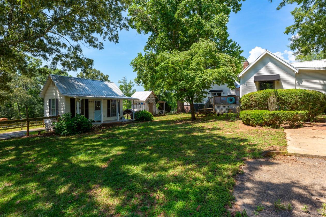 Gorgeous equestrian estate with 2 homes!! - photo 7