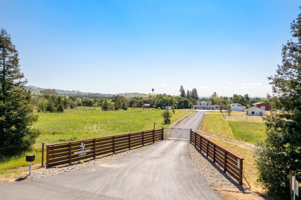 1450 Crane Canyon - Modern Farmhouse Living - photo 5