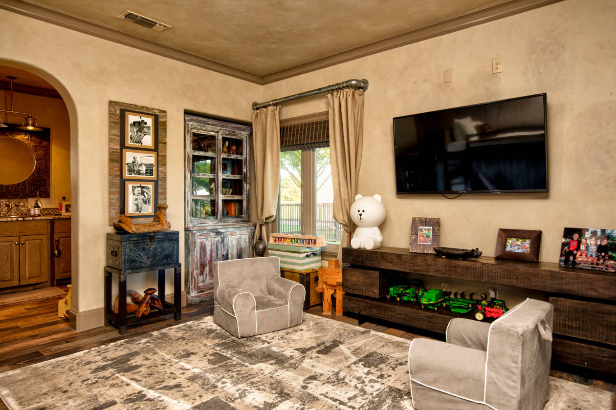 Stunning Horse Property in Lubbock County on 17 acres with