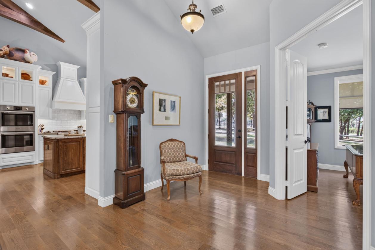 Home on 5 acres Near Chisolm Trail Tollway - photo 3