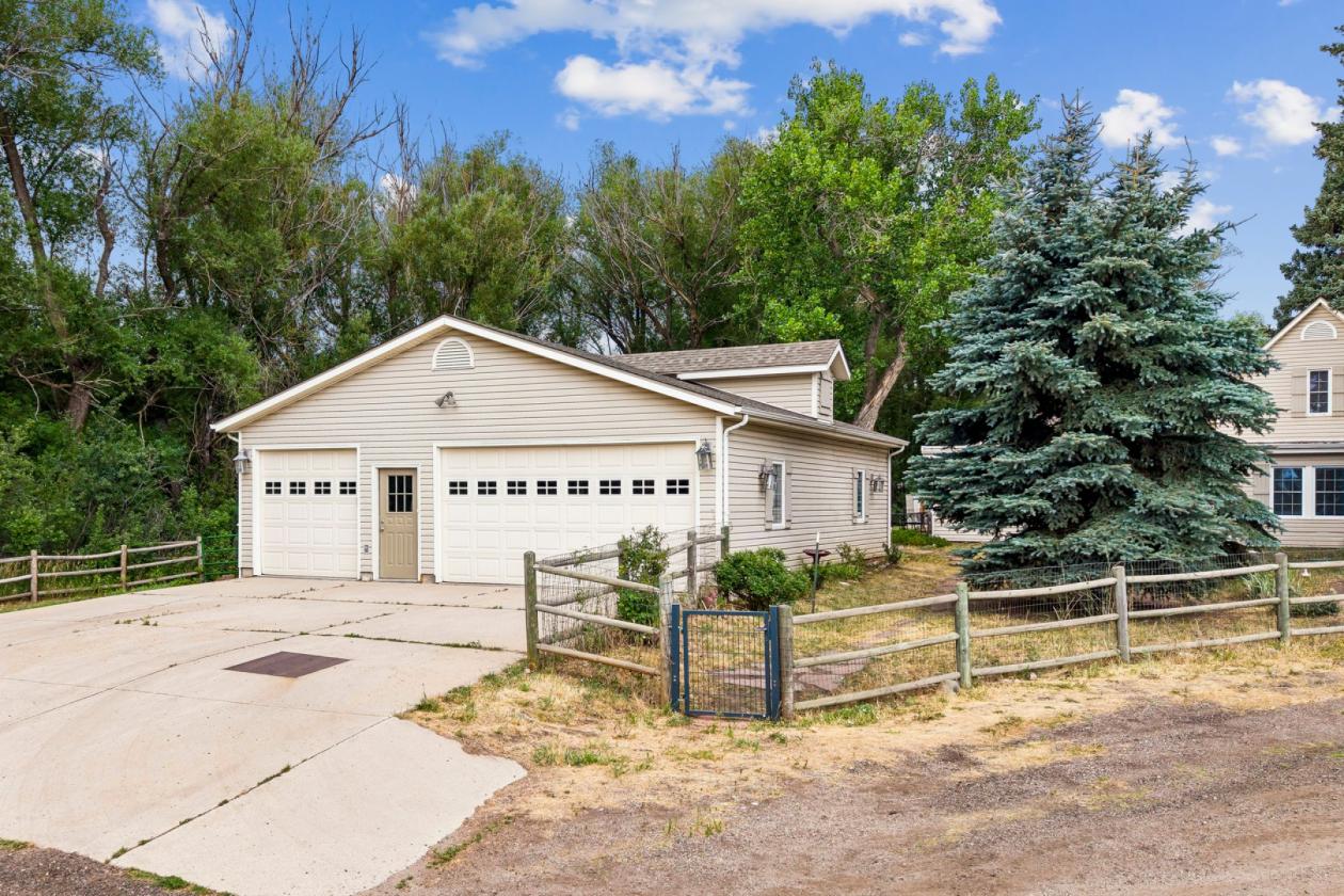 Remarkable horse property with beautiful pasture - photo 26