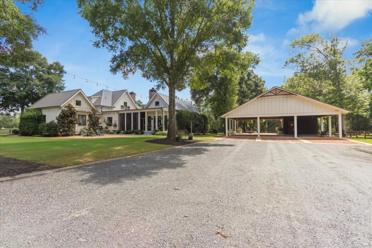 Luxury equestrian estate with 2 guest quarters - photo 10