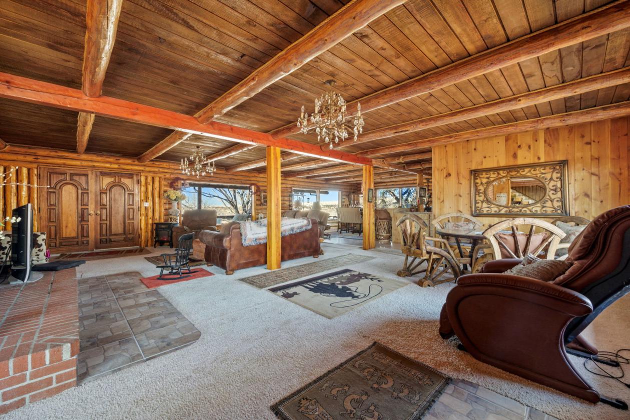 Gorgeous Home,Huge Shop, Perfect Horse Property - photo 9