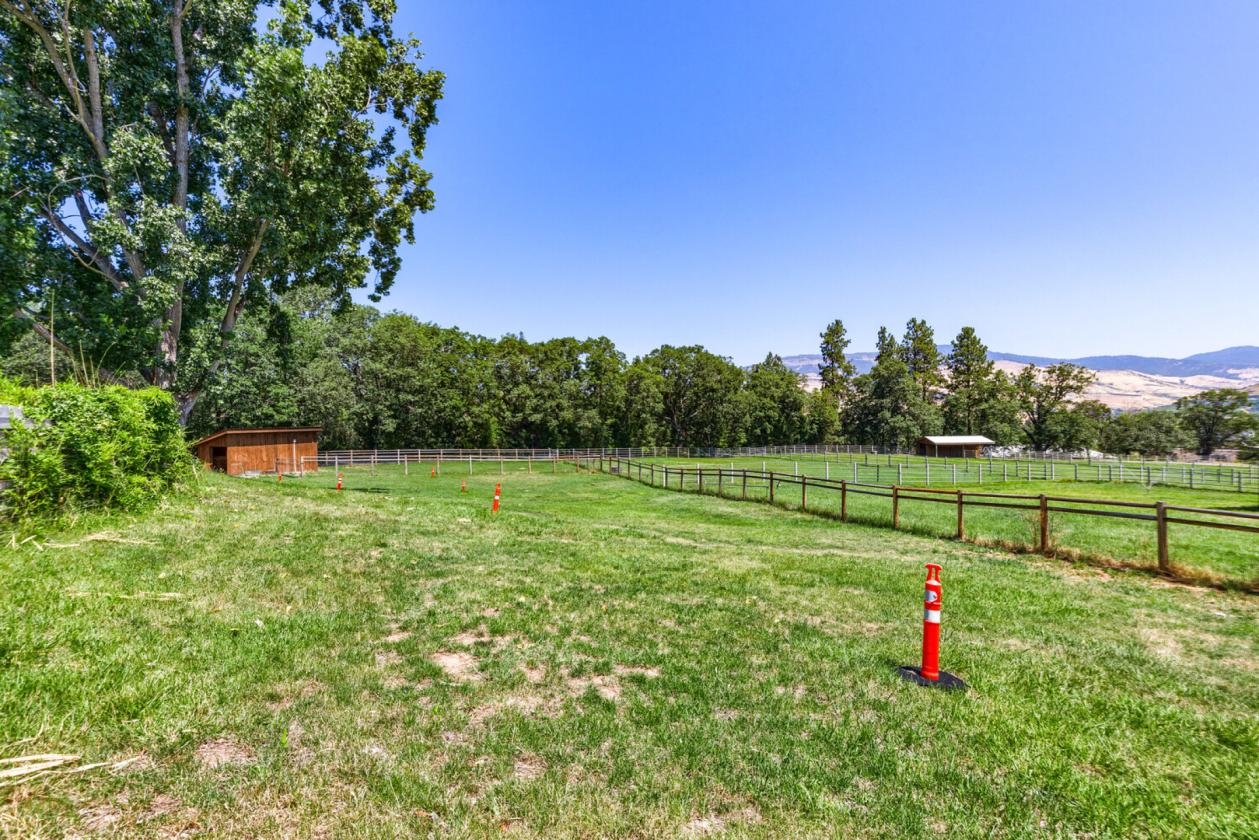 Premier Southern Oregon Equestrian Estate - photo 13