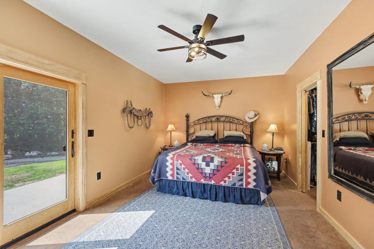 Gorgeous home with equestrian amenities - photo 22