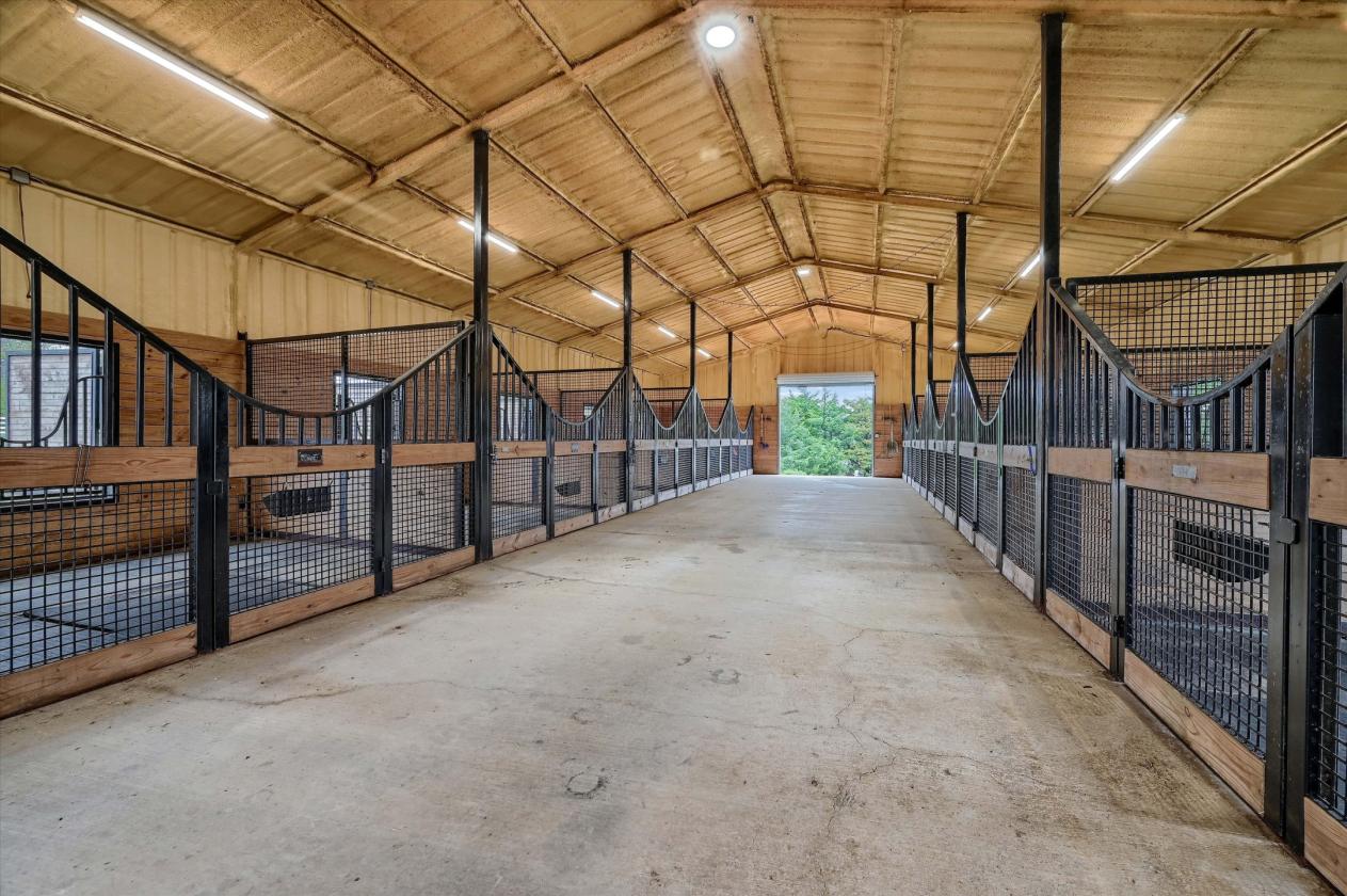 Breathtaking 20+ acre paradise for equestrians - photo 24