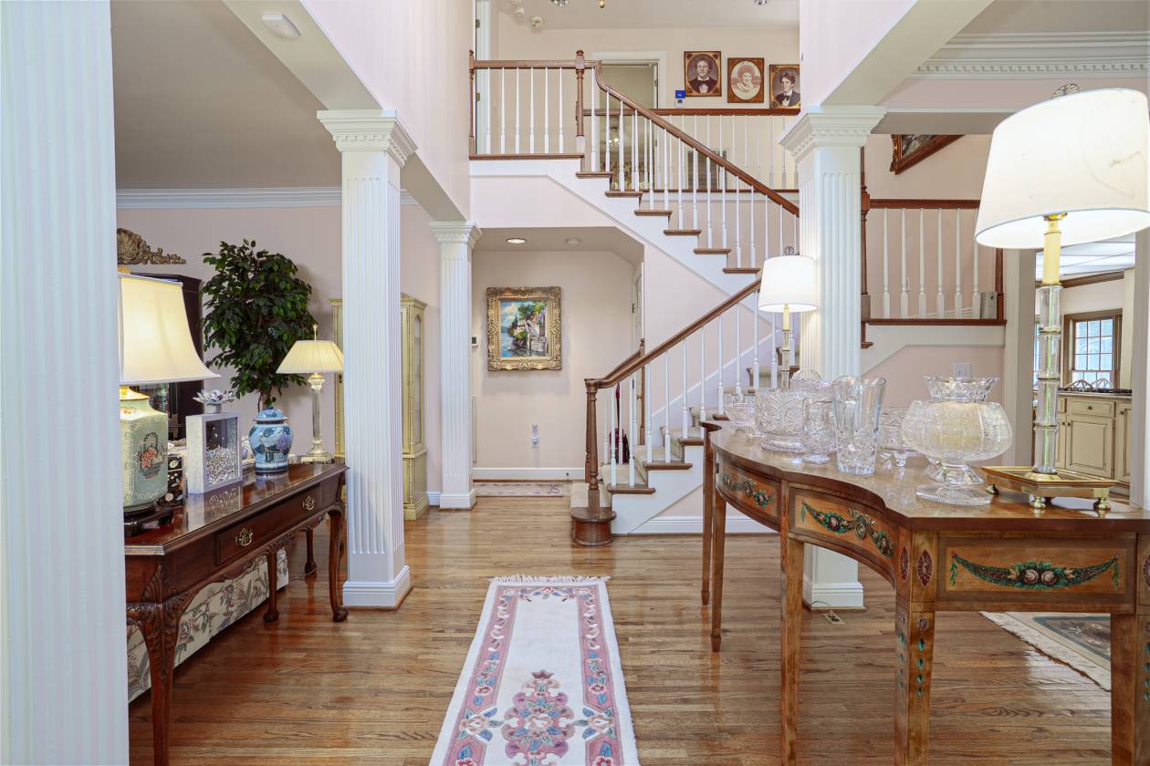 Horse property with several homes - photo 7
