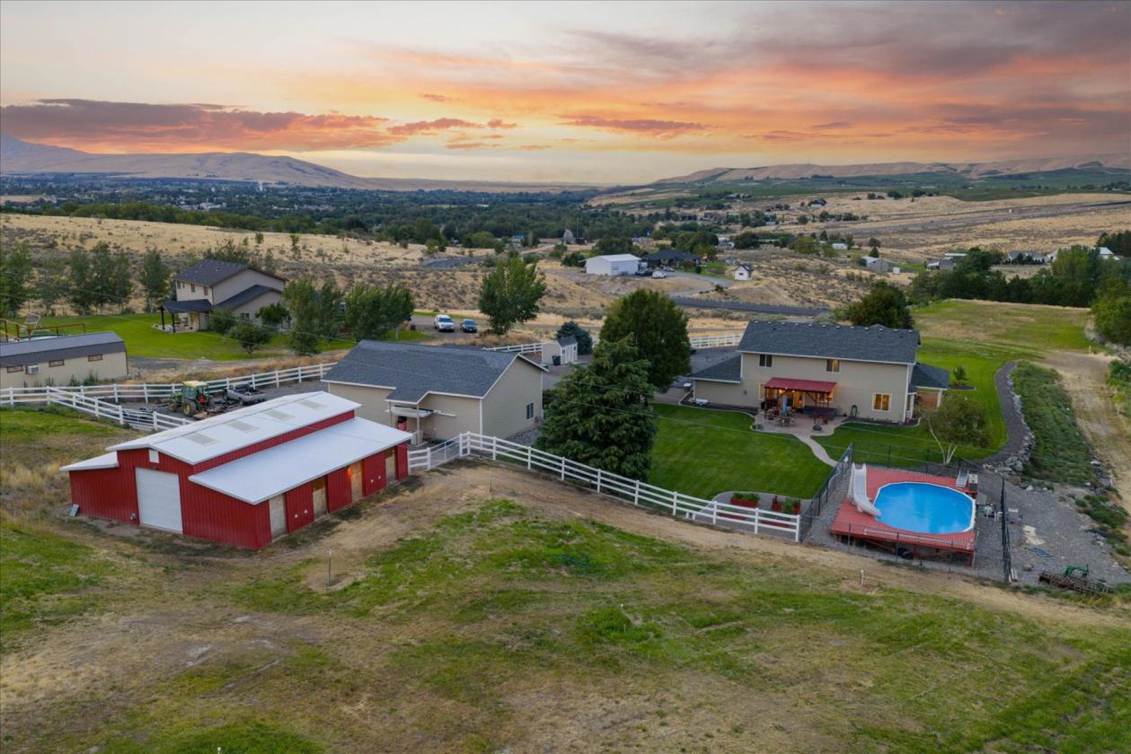 5.4 Acres, Shop, Barn & Pool near Tri-Cities - photo 2
