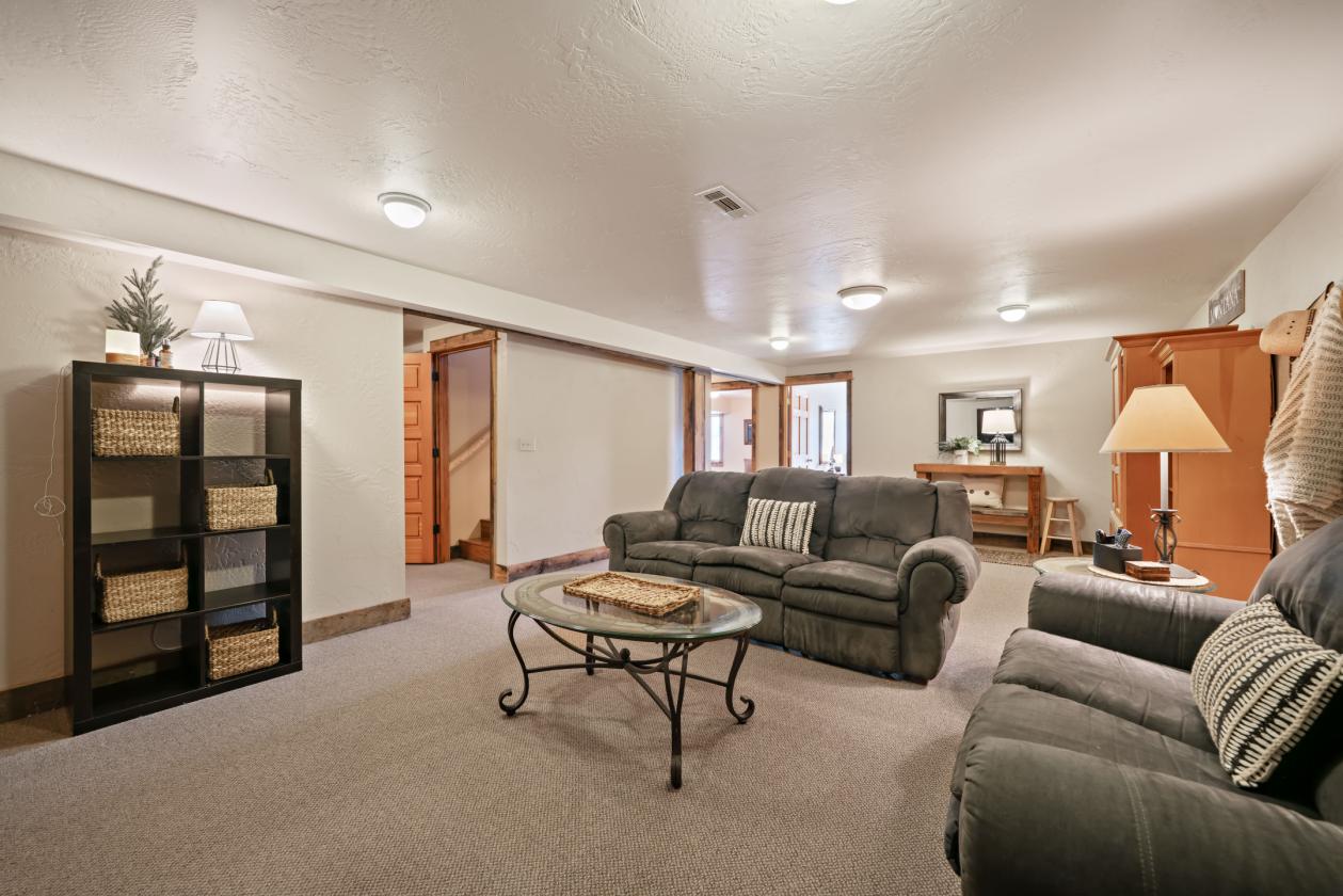 Dream log home on 20 Acres - Fenced & Ready - photo 24