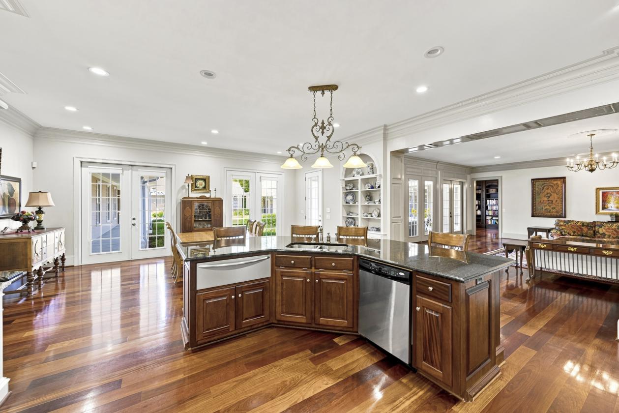 Meticulously Maintained Private Southern Estate - photo 11