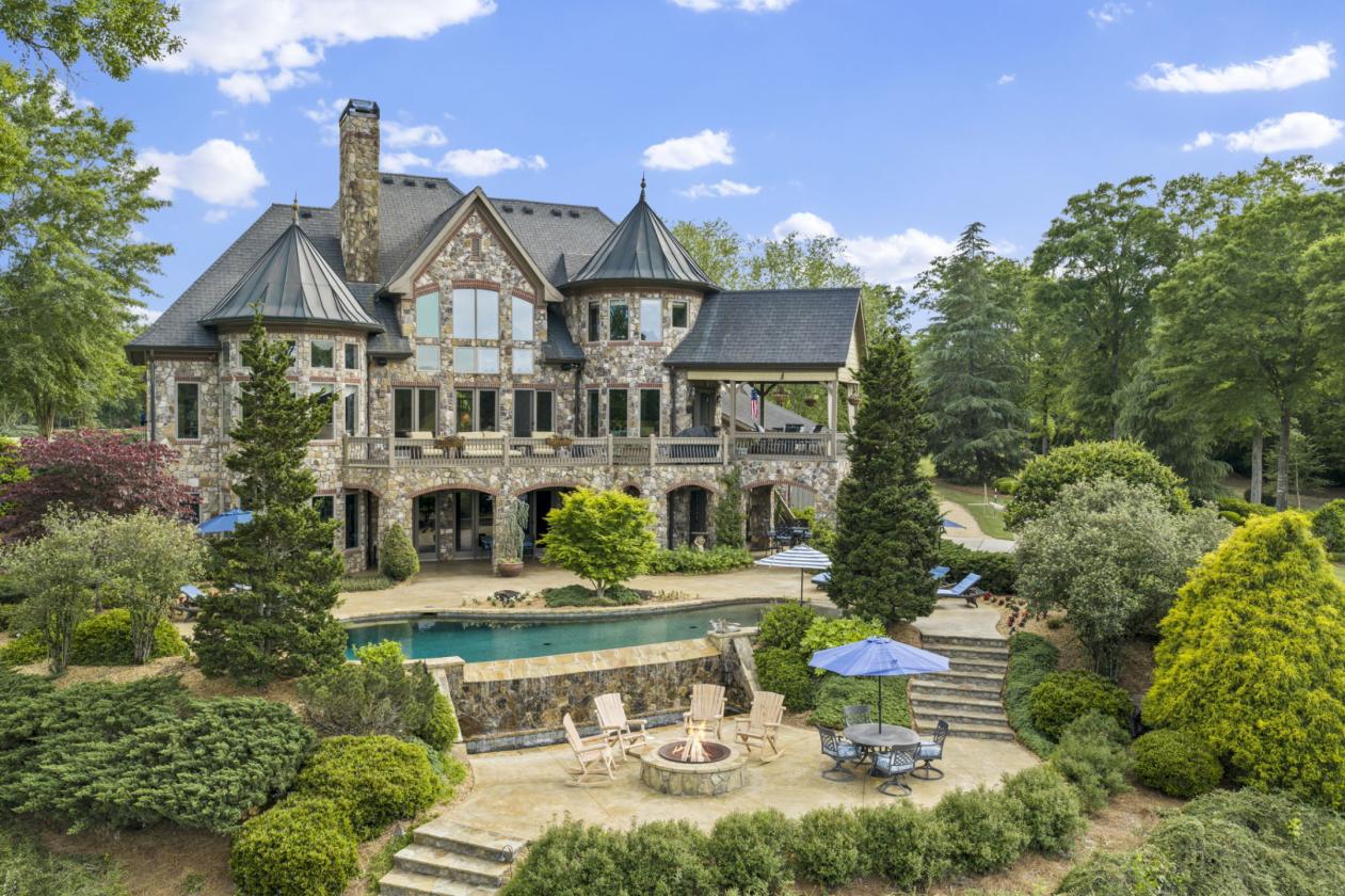 Luxury Estate on 2022 Acres with Helicopter Hangar - photo 5