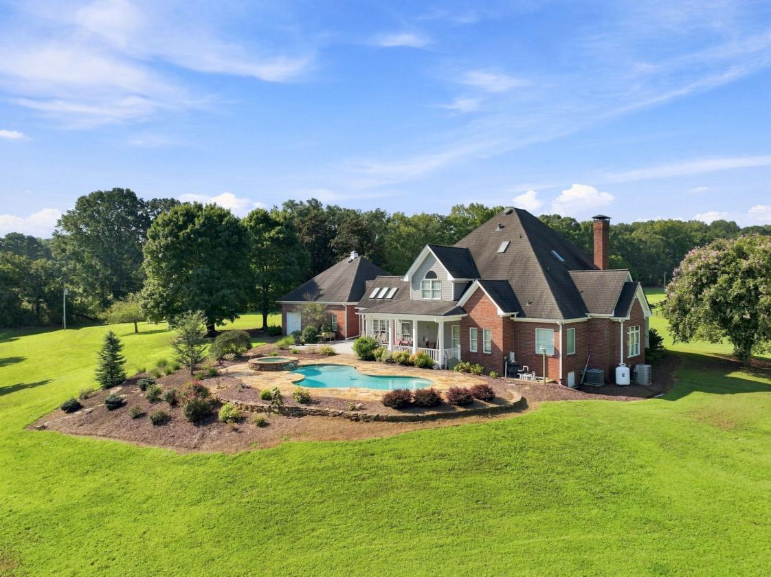 Luxury Estate Home 23 acres Lake Barn Pasture - photo 3