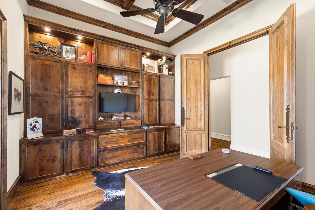 The perfect luxury home with privacy - photo 15