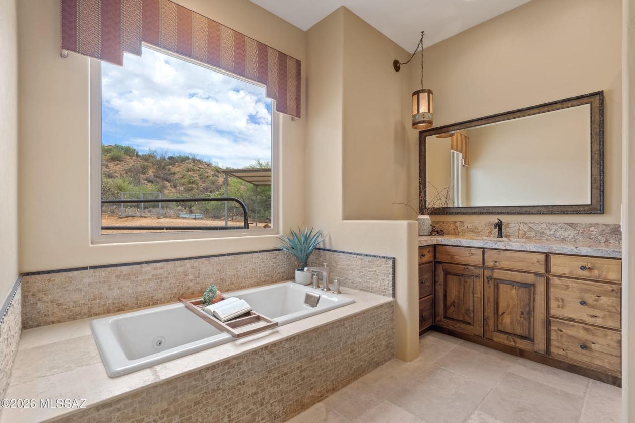 Private Ranch Estate with Stables - photo 21