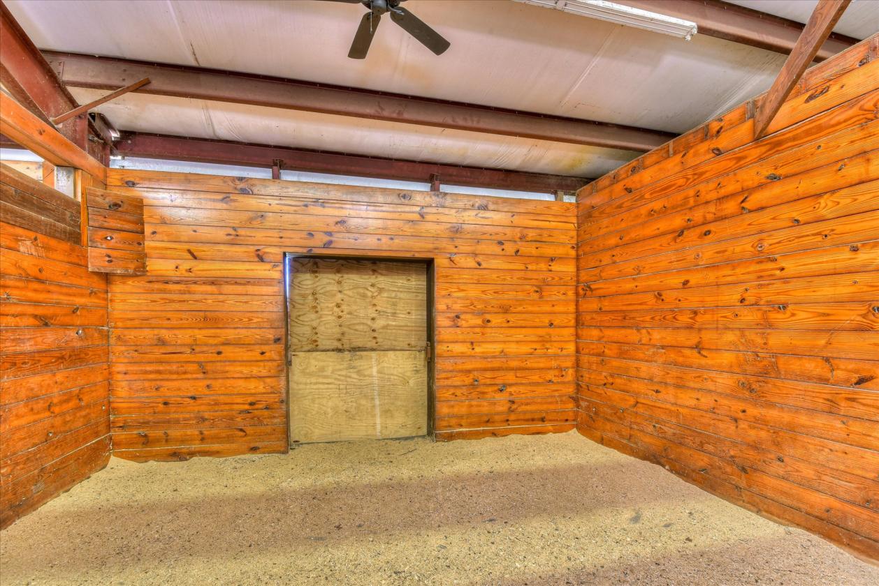 Exceptional 18.25-acre equestrian property - photo 9