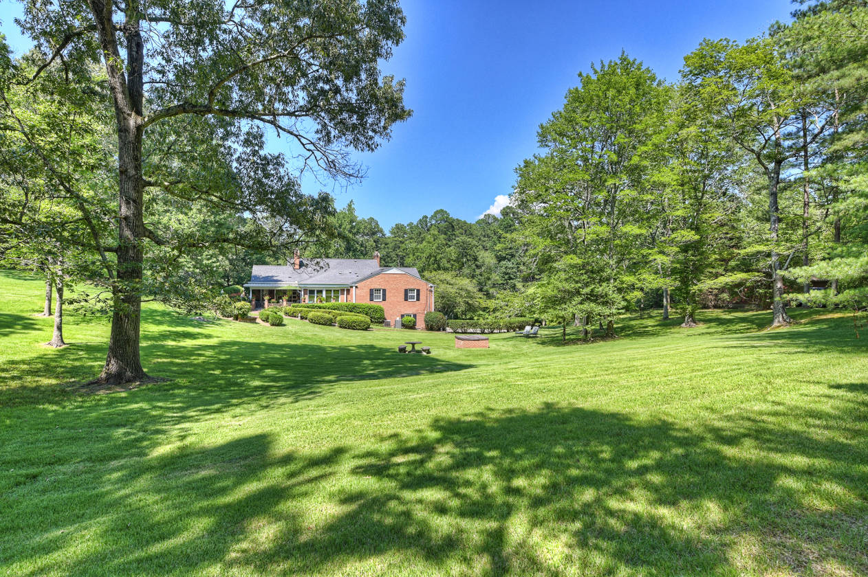 Stately, Executive Home on Perfect Horse Property Mount Holly, Gaston
