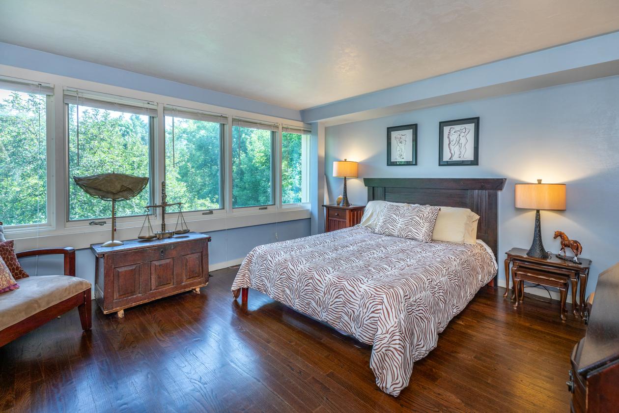 Secluded contemporary with new horse facilities - photo 18