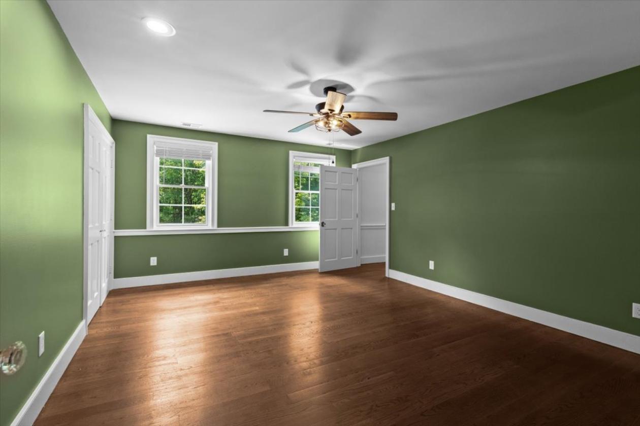Woodford County Luxury Farm - photo 21