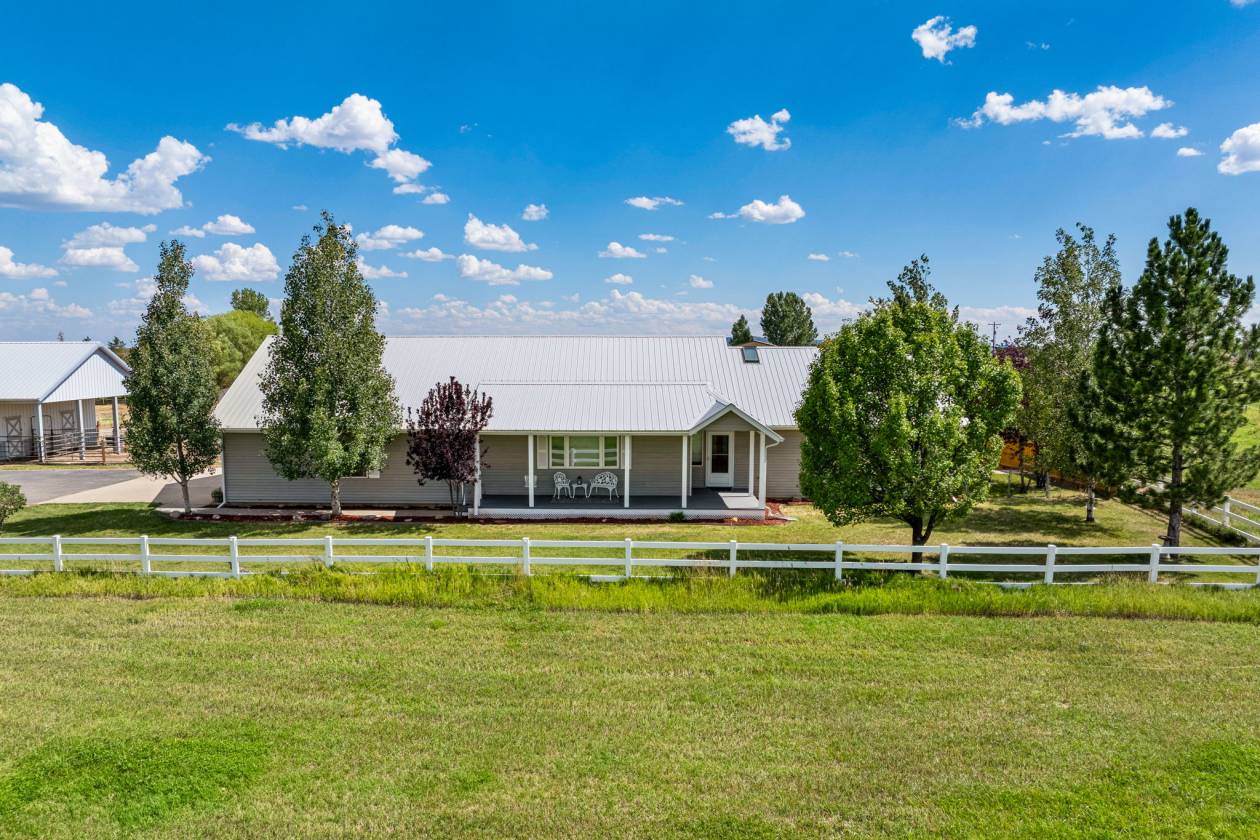 Horse Property for sale.