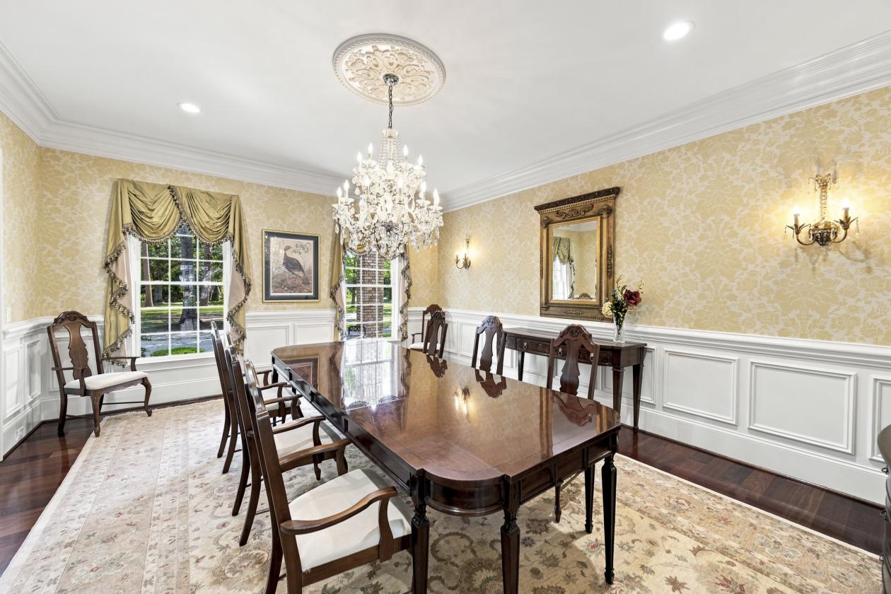 Meticulously Maintained Private Southern Estate - photo 9