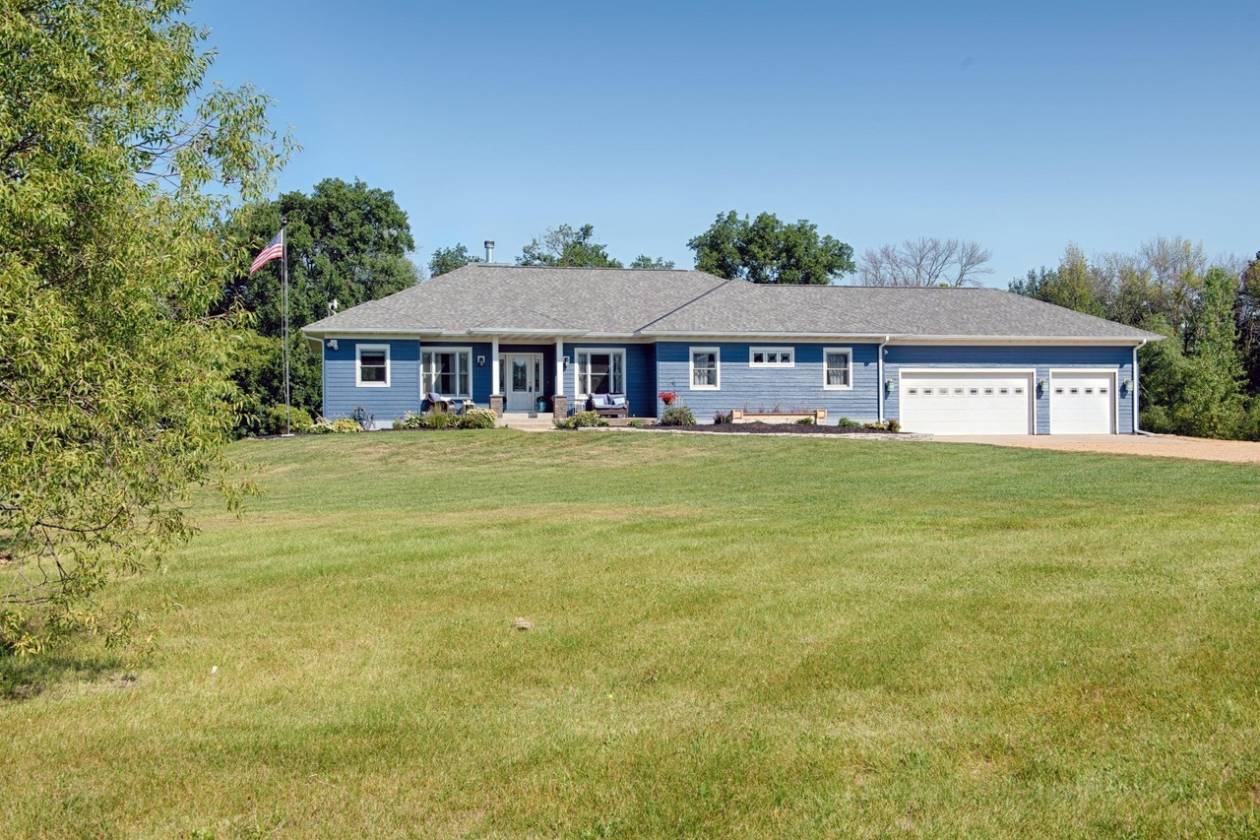 Expansive Property Perfect For Your Dream Farm - photo 1