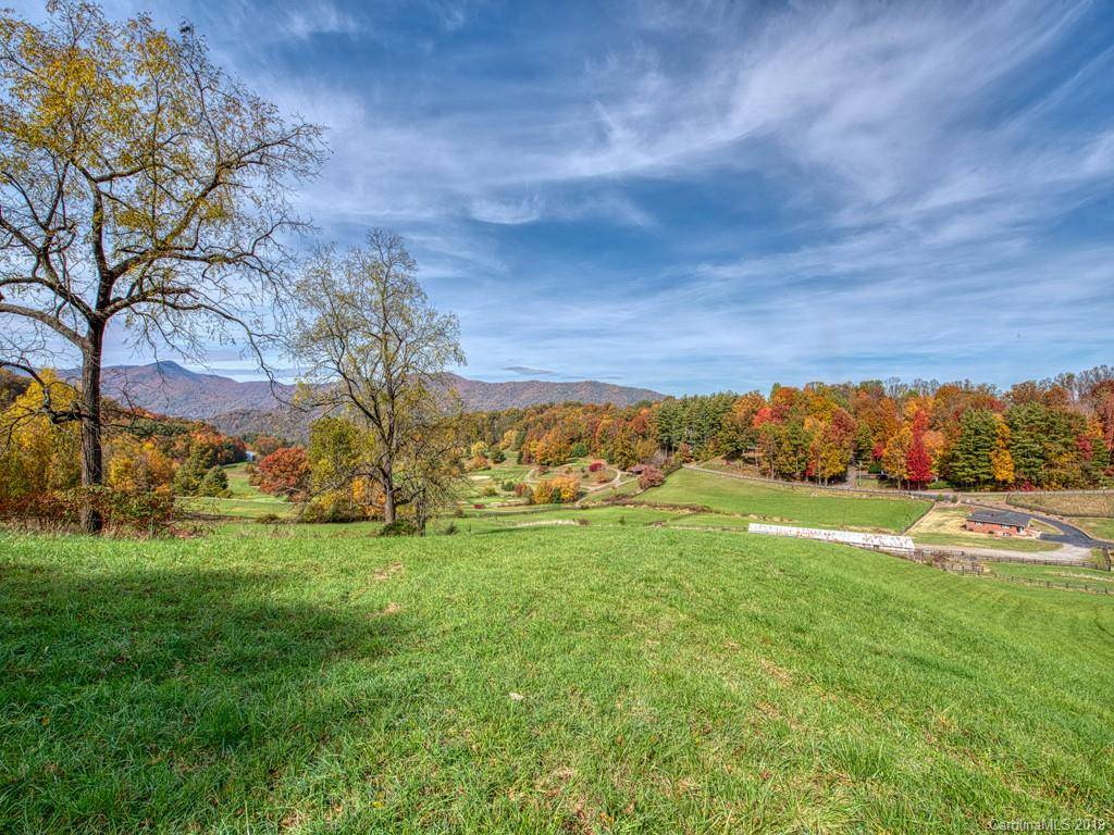 Unbelievable Mountain Views from this Horse Farm Waynesville, Haywood