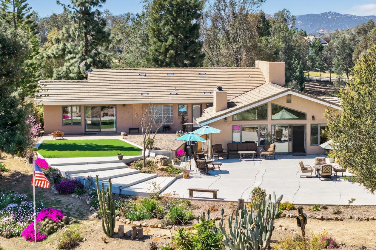 Private Sanctuary in La Cresta Equestrian Community - photo 3