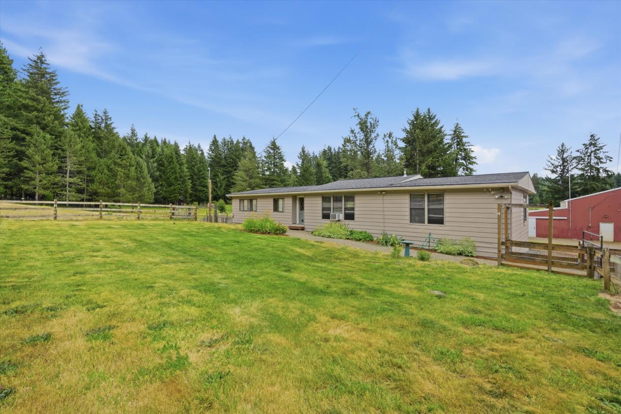 9.11 Acres with 8 Stall barn & Indoor Arena! - photo 3