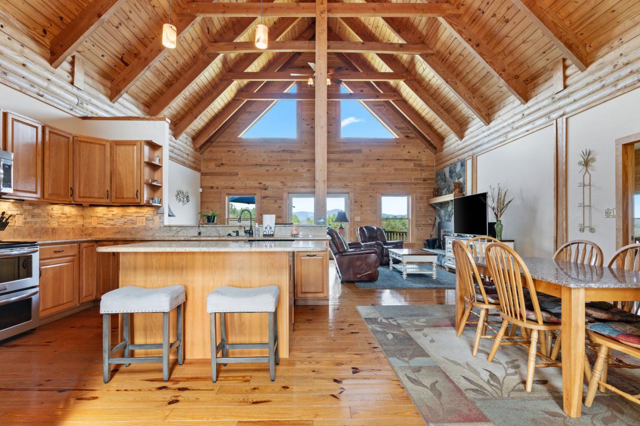 Modern log home and equestrian property with views - photo 11