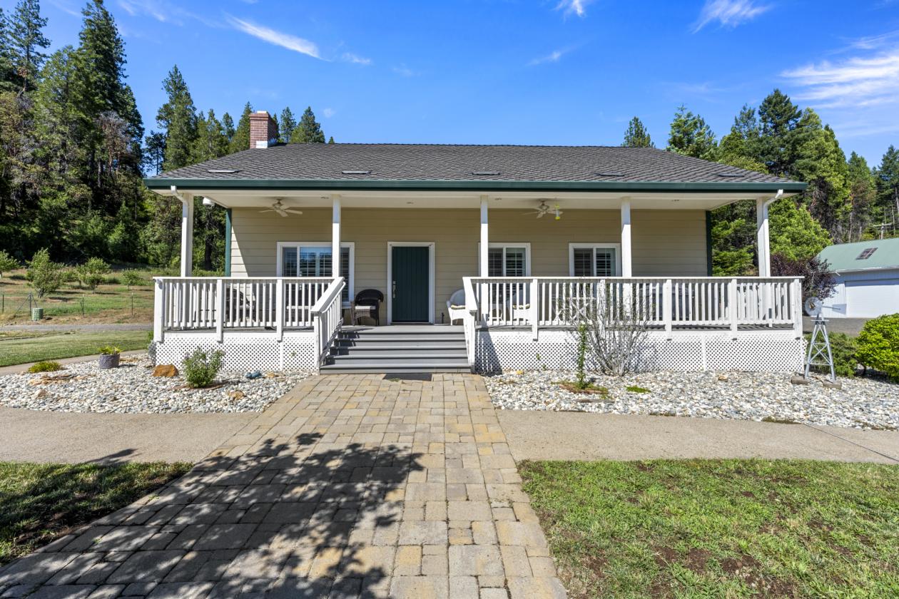 Beautiful Apple Hill Property - photo 4