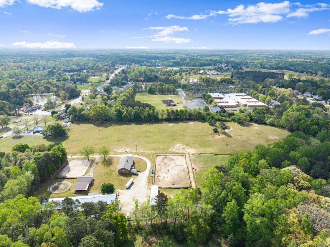 Beautiful Equestrian Estate on 19.8 Acres - photo 5