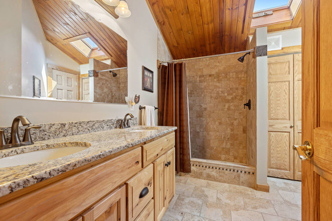 NEW PRICE! 38 ACRE HORSE FARM! - photo 14