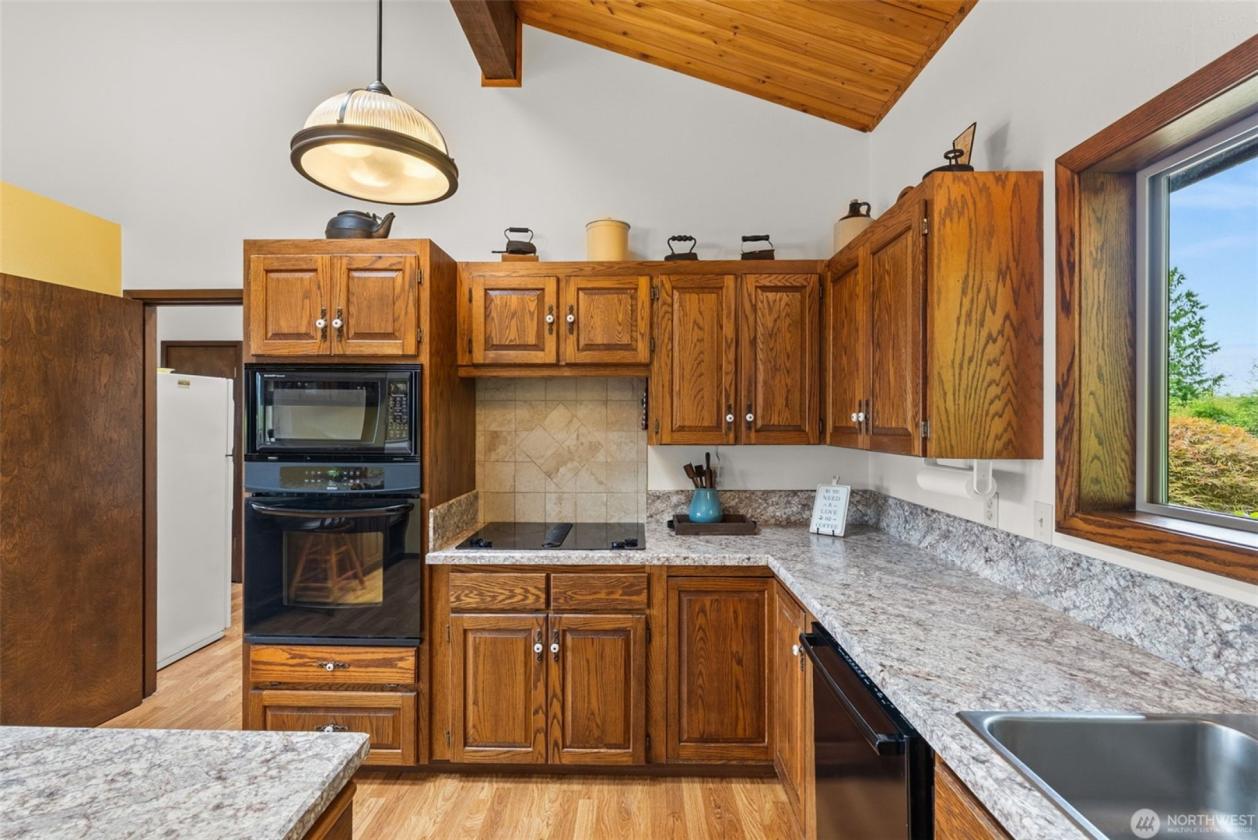 78-Acre Estate with Mountain Views & Orchard - photo 10