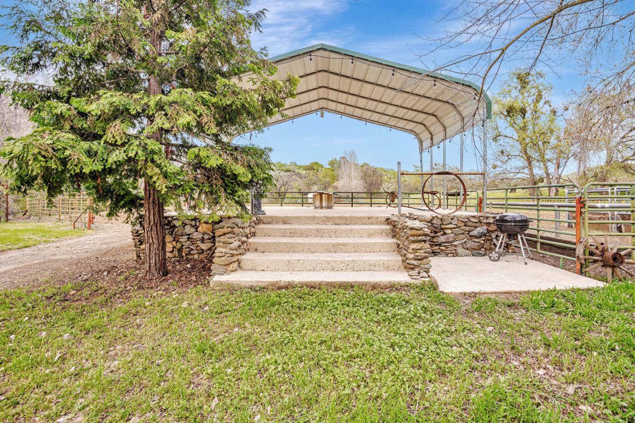 Not just a ranch but a lifestyle - photo 17