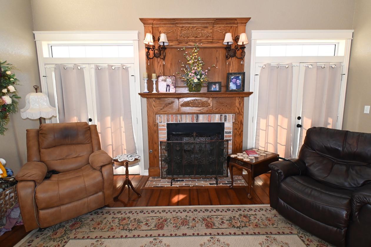 39+/- acre Horse/Cattle Ranch w/ponds - photo 10