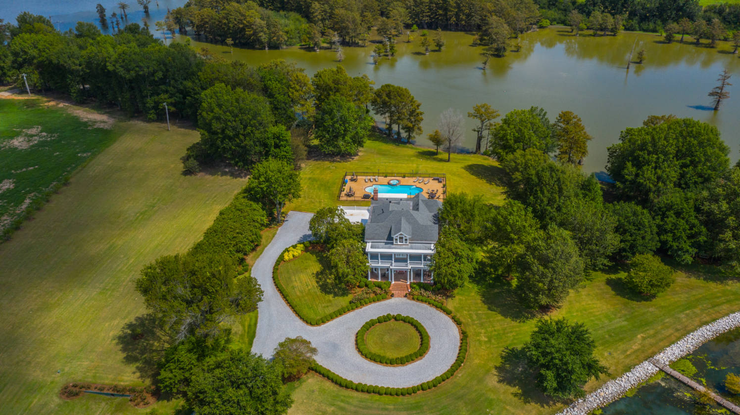 50+ ACRE LUXURY ESTATE ON BEAUTIFUL WOLF LAKE!! Yazoo City, Yazoo