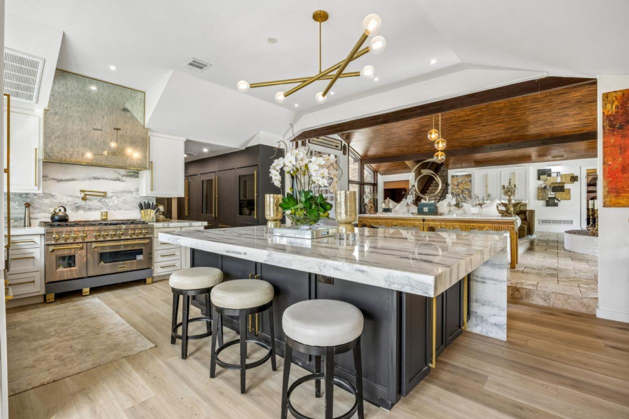 In-Town Luxury Resort Inspired Equestrian Retreat - photo 10
