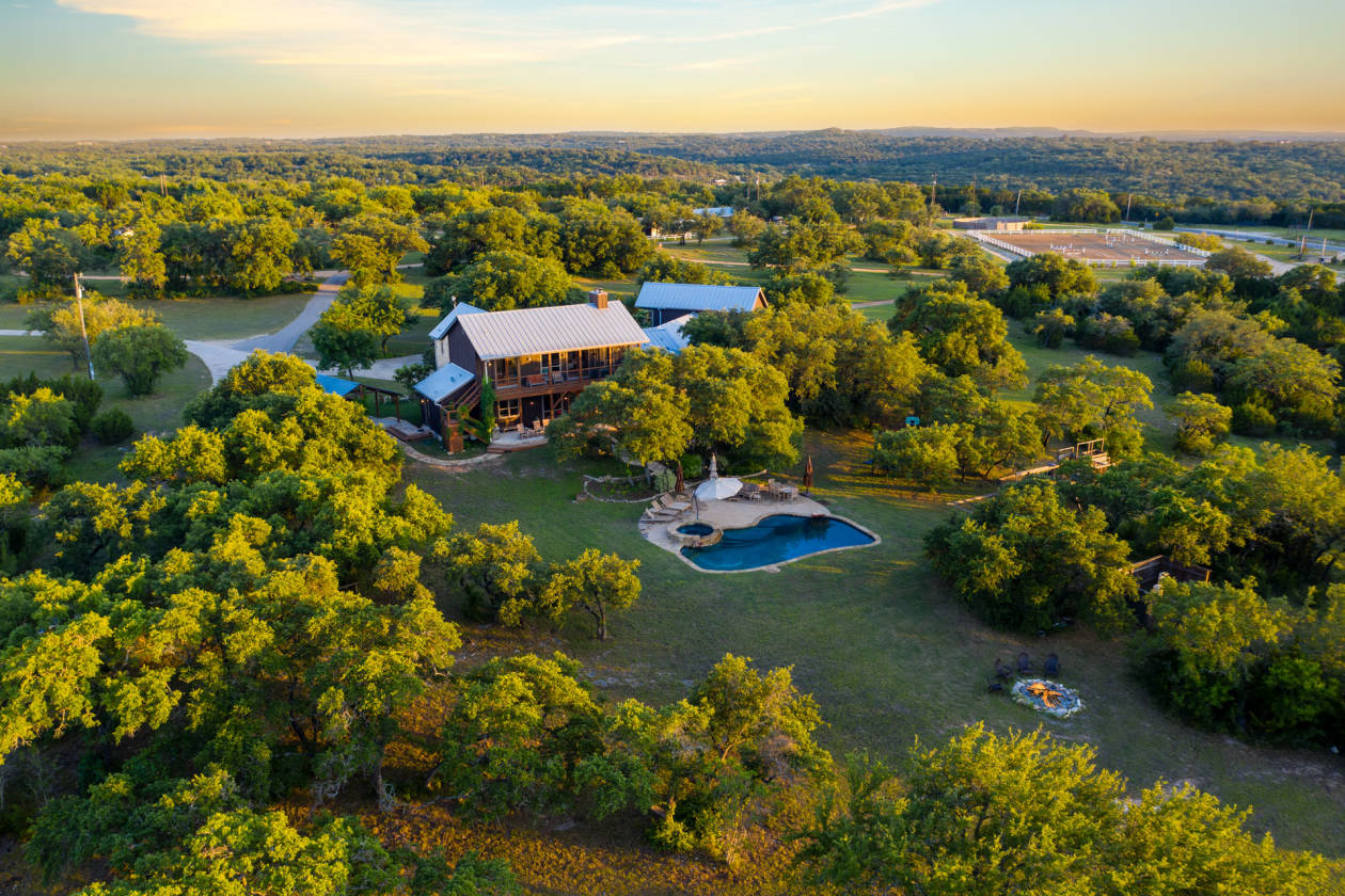 Iconic Independent Horse Ranch 5 stall barn Dripping Springs