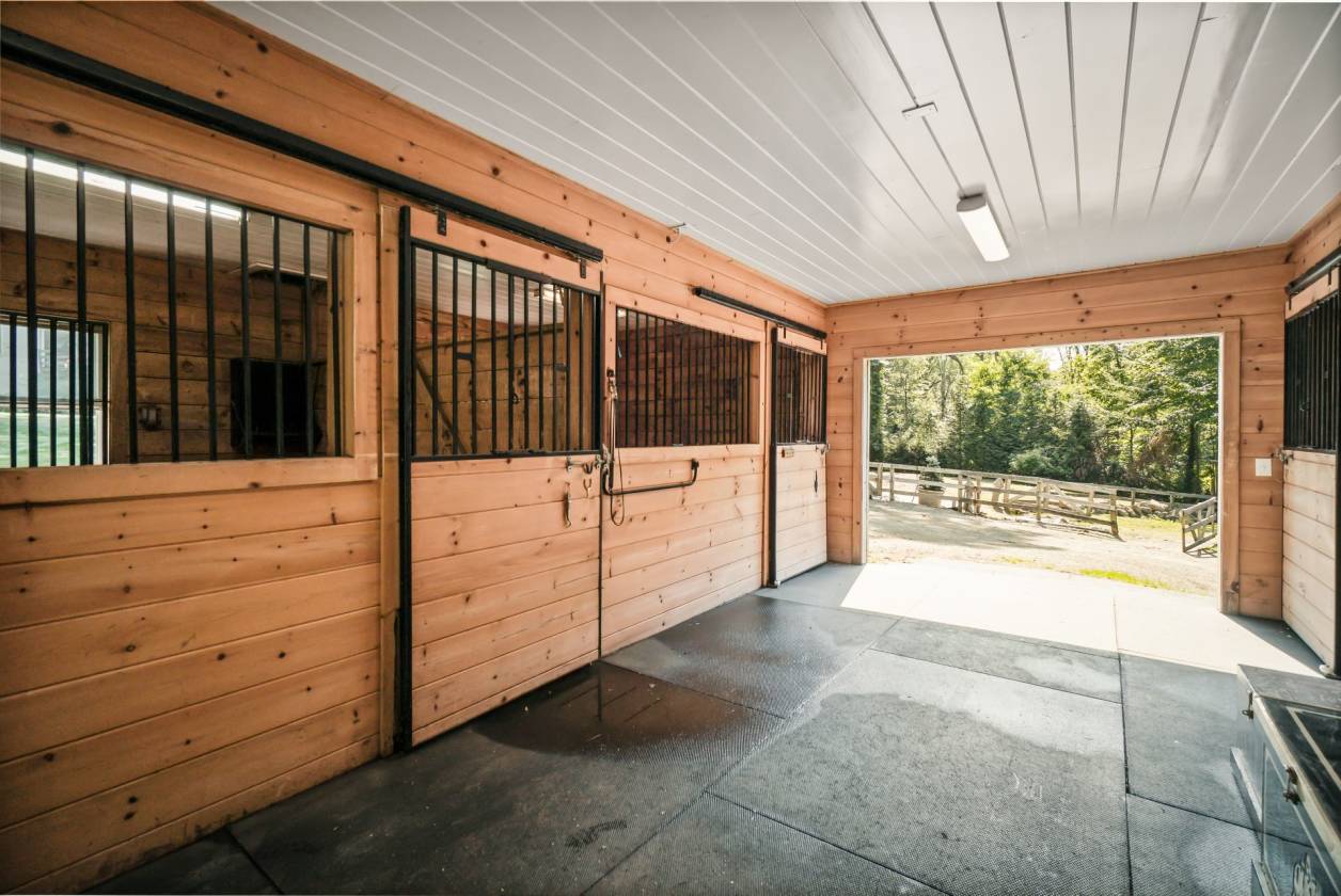 Freedom Reins Farm The Quintessential Equestrian Compound South