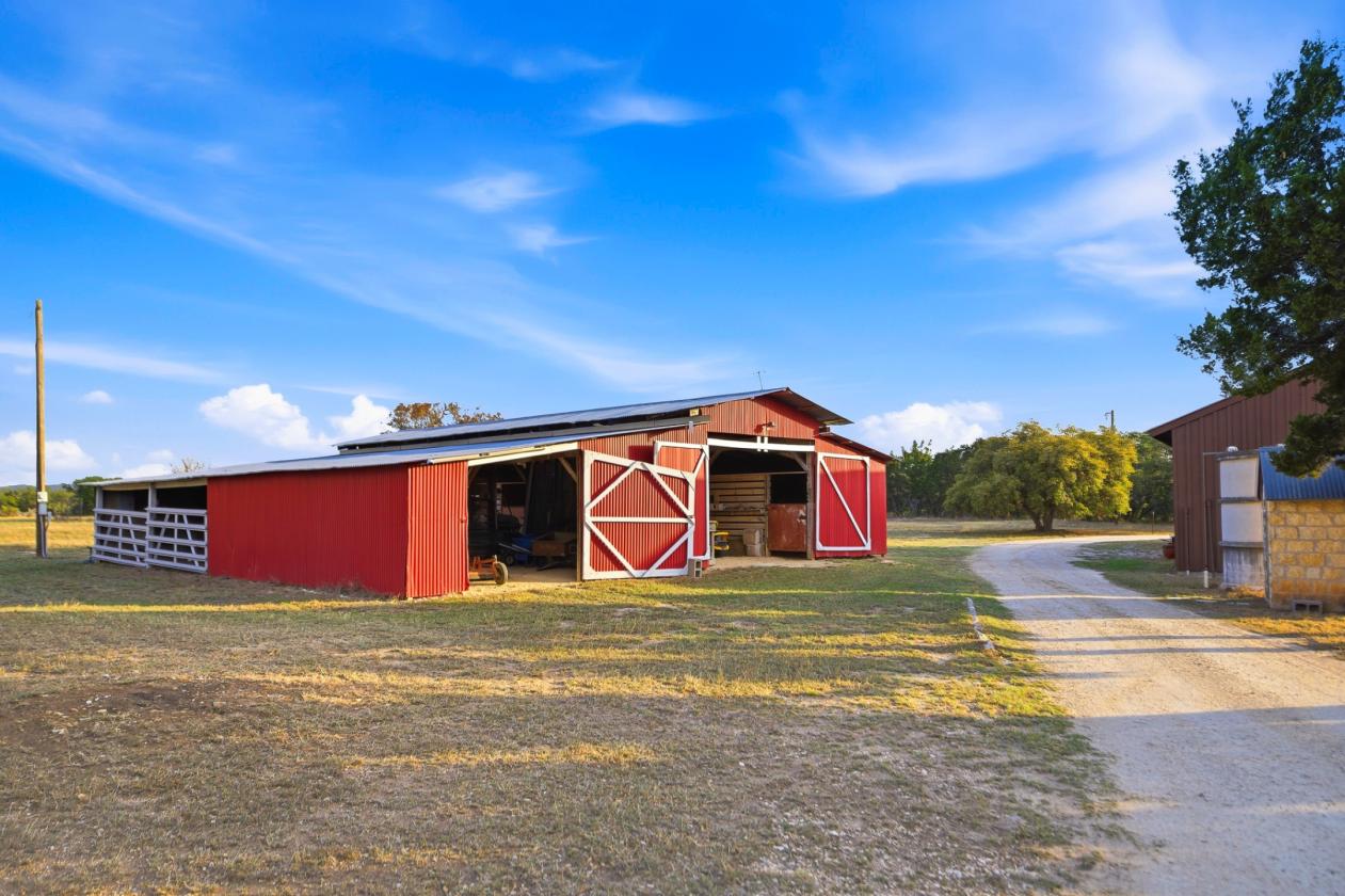 Luxury Equestrian Living on 29+ Acres with Views - photo 9