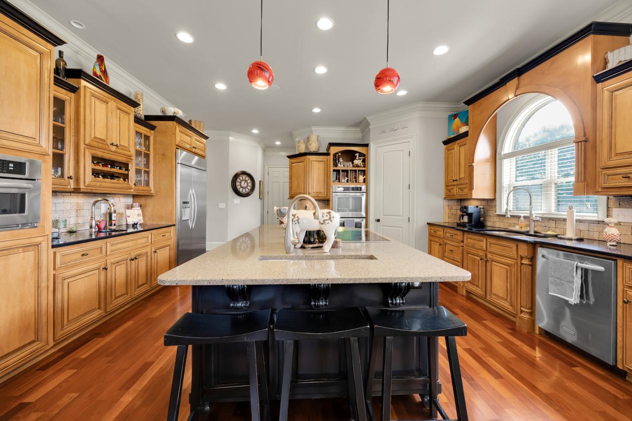 Luxury Country Estate on 15.6 Acres - photo 16